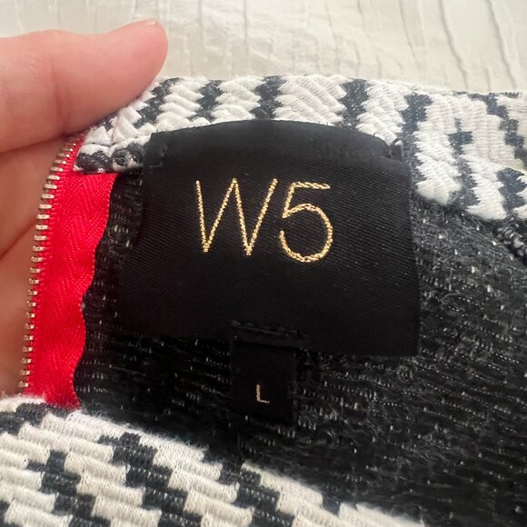 W5 Womens Black & White Blouse 52%cotton 46Poly 2 Spandex Sz L 24long 20 Armpit - Picture 3 of 3